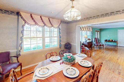 Pool, Fire Pit & Pond: Angler's Retreat in Griffin in Griffin (GA)