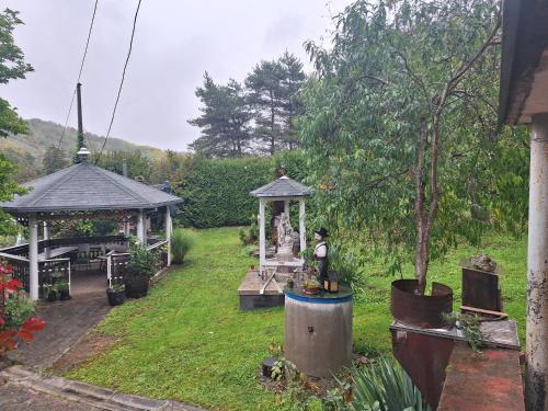 景觀, Hiža Bake Veronike (Hiza Bake Veronike) in 哈爾斯新納