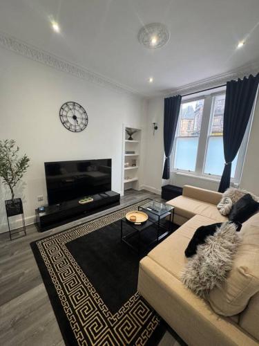Modern Apartment in Leith - image 11