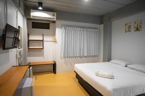 room detail thumbnail 1