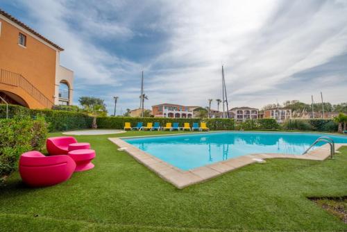 Phare Cocon Central Clim Vue Calme Terrasse in Cogolin