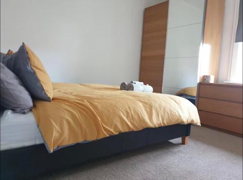 Morden one bed Apartment in Greenwich Sleeps 4