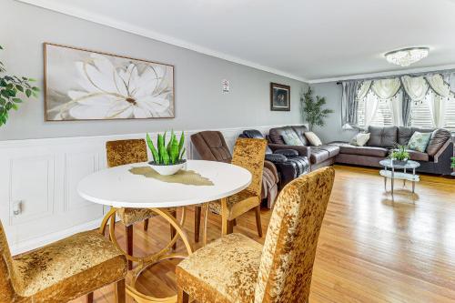 Remote-Work Ready: Family Home Near Pittsburgh in Monroeville