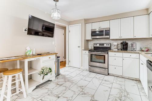 Remote-Work Ready: Family Home Near Pittsburgh in Monroeville