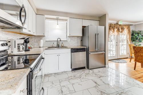 Remote-Work Ready: Family Home Near Pittsburgh in Monroeville