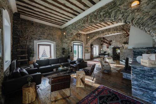  VILLA DEL LUPO: Crown of The Valtellina in Tresenda