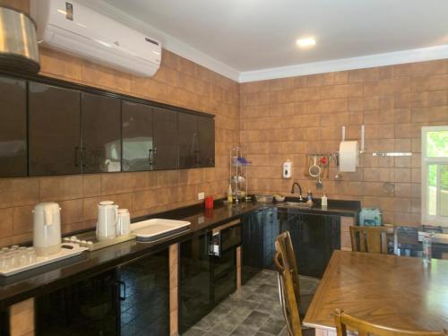 The Six-Bedroom Spring Retreat in Dibba