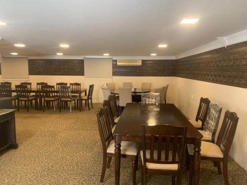 The Six-Bedroom Spring Retreat in Dibba