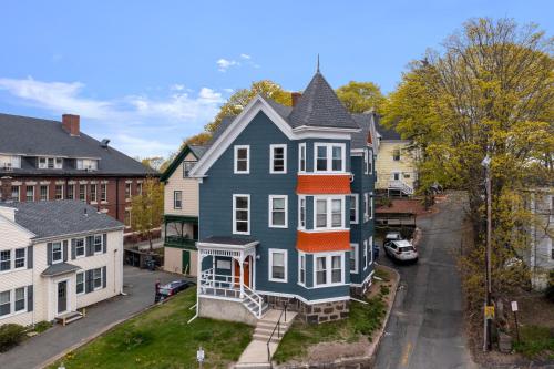 Downtown Beverly Minutes to Salem+Train w/Parking – khách sạn tại Beverly