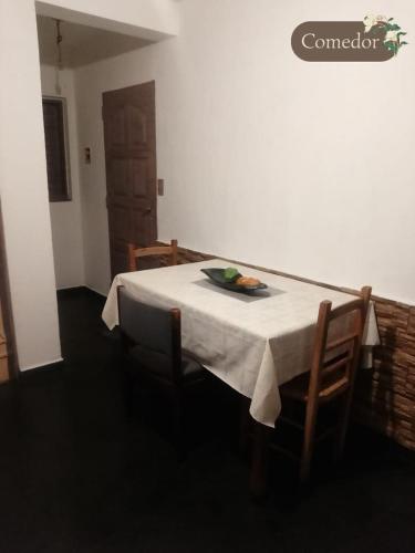 Habitación con cocina y baño a compartir con habitación vecina