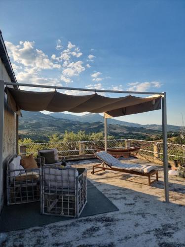 Rustic house with great views of the mountains in Brittoli