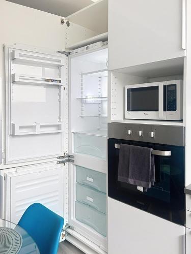 Stay & Smile Croissy, 2 parkings in Клолюжьян