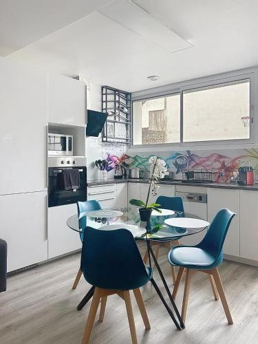 Stay & Smile Croissy, 2 parkings in Клолюжьян