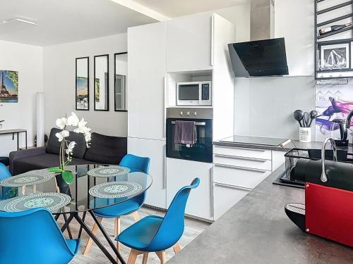 Stay & Smile Croissy, 2 parkings in Клолюжьян