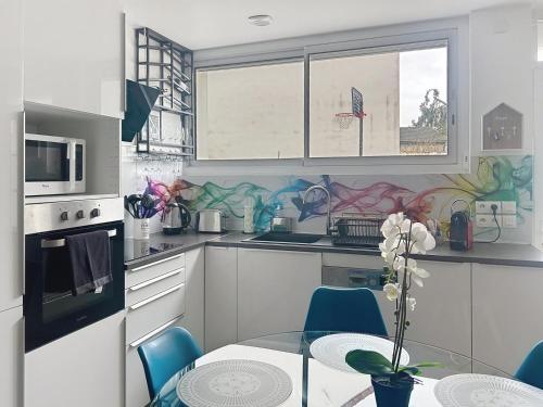 Stay & Smile Croissy, 2 parkings in Клолюжьян