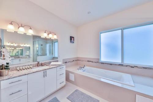 Supremacy Villa STR-6110 in Davie (FL)