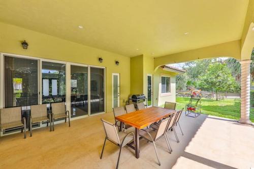 Supremacy Villa STR-6110 in Davie (FL)