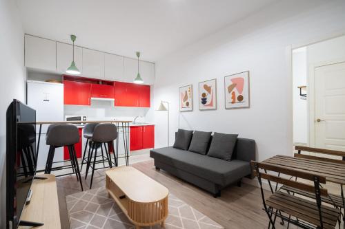Steps to Gran Via Stylish 1BR in Chueca Alquiler Temporal - image 4