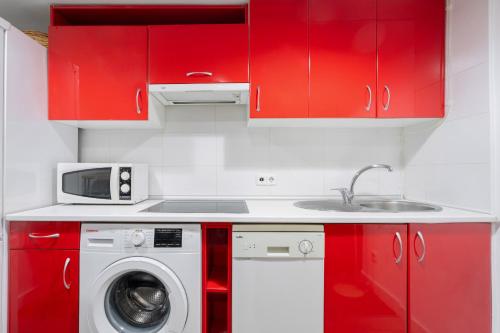 Steps to Gran Via Stylish 1BR in Chueca Alquiler Temporal - image 13