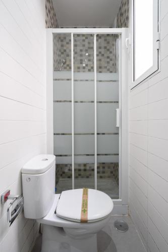 Steps to Gran Via Stylish 1BR in Chueca Alquiler Temporal - image 5
