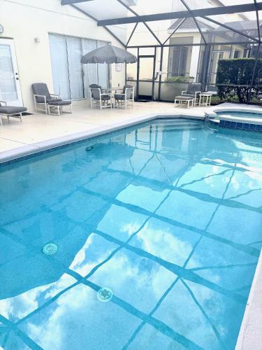 Luxury 5 Bedroom Villa with Secluded Pool/Spa in Glenbrook community near Orlando in Orlando, USA