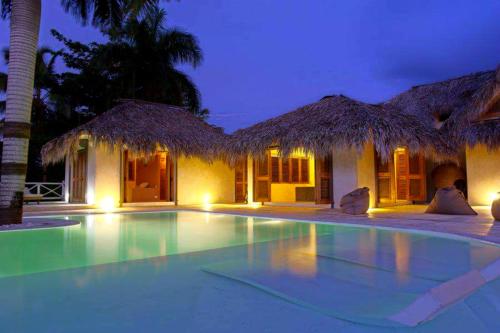 Grandi spazi vista mare piscina infinity con grotta taina – khách sạn tại Abra Grande
