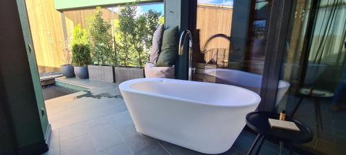 Floris Green Suites by Parc Hotel Florian Room Type - Deluxe Suite with Spa Bath