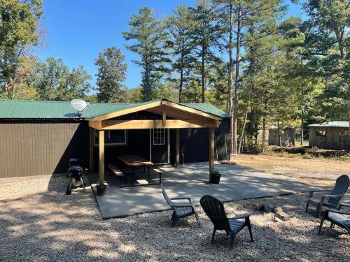 Secluded Ranch House Cabin in Eminence Ozarks in Mountain View (MO)