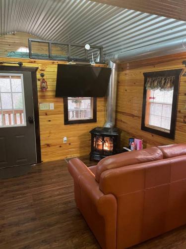 Secluded Ozarks Cabin in the woods Eminence MO in Mountain View (MO)