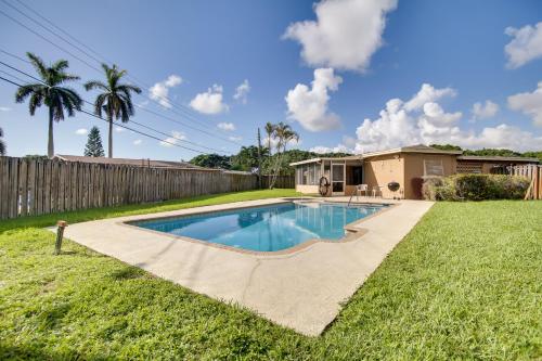 Pets Welcome Cozy Home with Pool in Margate! in Margate