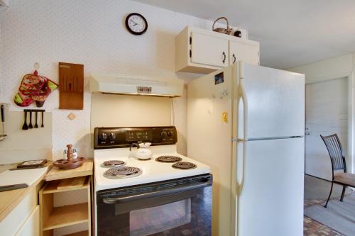 Pets Welcome Cozy Home with Pool in Margate! in Margate