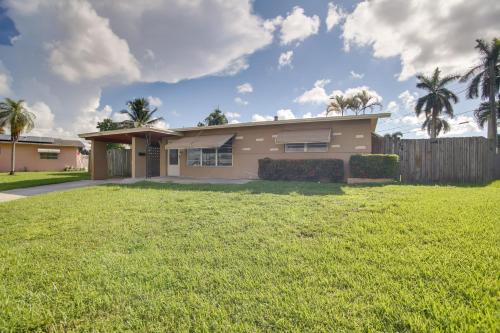 Pets Welcome Cozy Home with Pool in Margate! in Margate