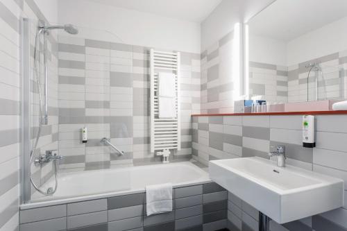 room detail thumbnail 2