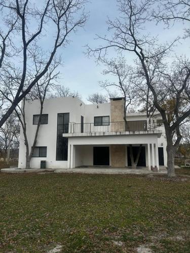 Residencial Hacienda del Márquez – khách sạn tại Parras de la Fuente
