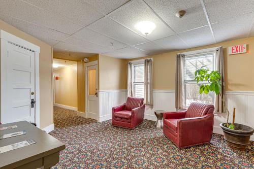 On Historic Main Street: Walkable & Quaint Apt! in Littleton (NH)