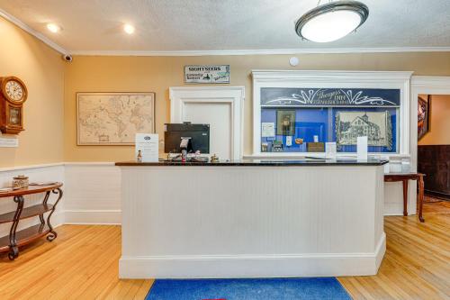 On Historic Main Street: Walkable & Quaint Apt! in Littleton (NH)
