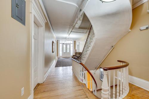 On Historic Main Street: Walkable & Quaint Apt! in Littleton (NH)
