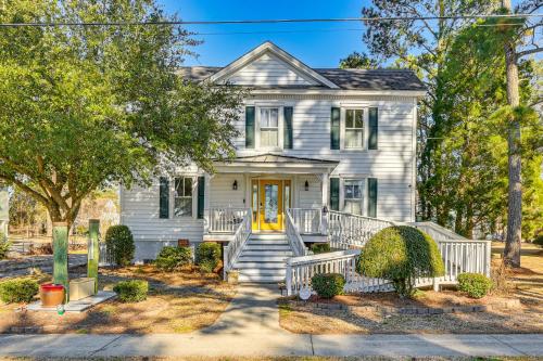 . Timeless Charm! Family Home Near Belhaven Beach