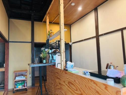 jaettu olohuone/TV alue, GROUNDWORK Guesthouse & Lounge in Yugawara