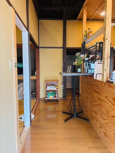 jaettu olohuone/TV alue, GROUNDWORK Guesthouse & Lounge in Yugawara