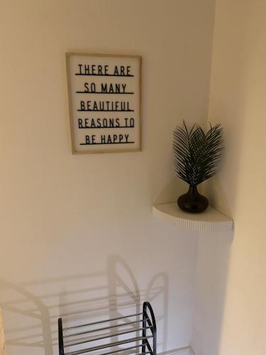 Cosy Studio Flat - image 8