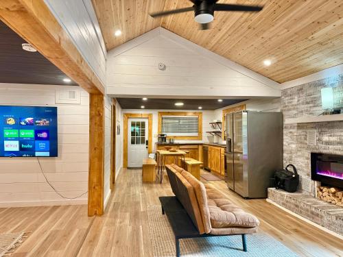 Hot tub/3Bedrooms/Fire place/Renovated in Sevierville, USA