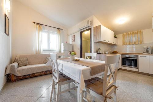 Iekārtas, Family friendly seaside apartments Kozino, Zadar - 5749 in Kozino
