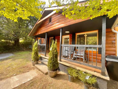 Hot tub/3Bedrooms/Fire place/Renovated in Sevierville, USA