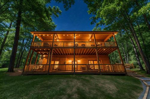 Hot Tub and Fire Pit Secluded Blue Ridge Cabin! in Blue Ridge, USA