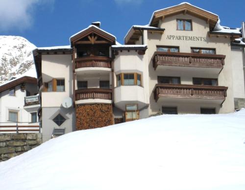 Haus am Dorfplatz in Samnaun, Schweiz