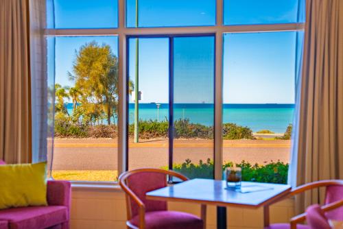 前岸汽車旅館 (Foreshore Motor Inn) in 威耶拉