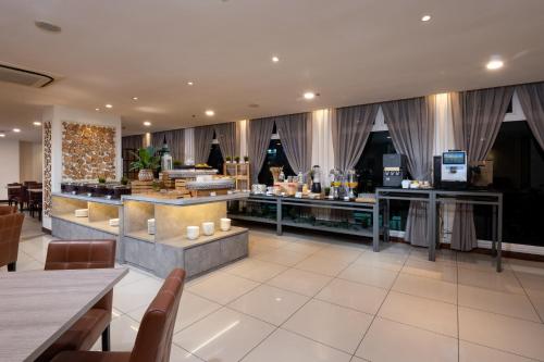Restaurant, One Pacific Hotel in Penang