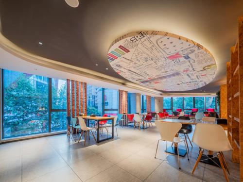 ไอบิส เฉิงตู ไท่กู่ ลี่ ฉุนซี โรด โฮเทล (Ibis Chengdu Taikoo Li Chunxi Road Hotel) in ย่านการค้าถนนชุนสี