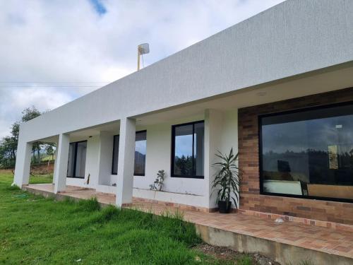 "Refugio campestre familiar - Cálido, cómodo y totalmente equipado" y zona de juegos